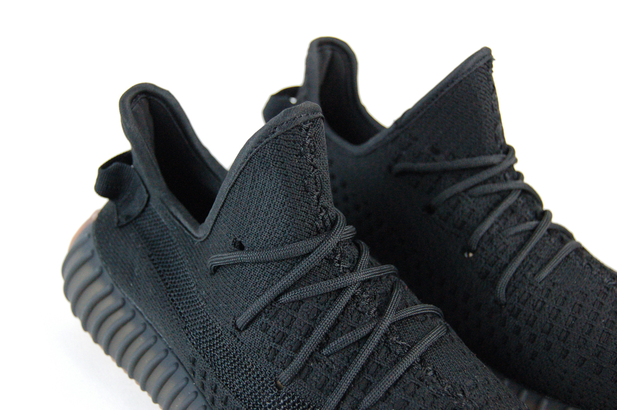 Кроссовки Adidas Yeezy 350 boost v2 Black / Ftwr Brown