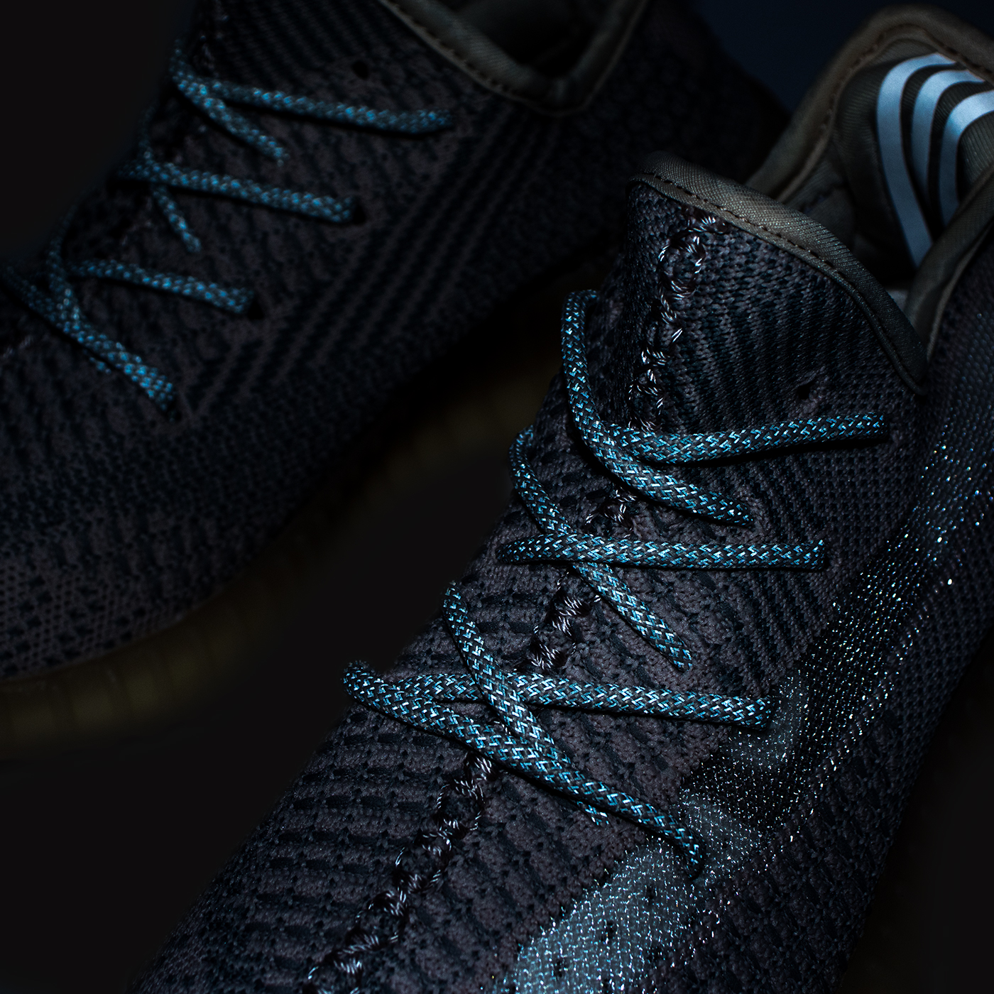 Кроссовки Adidas Yeezy 350 boost v2 Wmns Synth Refl Кроссовки Adidas Yeezy 350 boost v2 Wmns Synth Refl