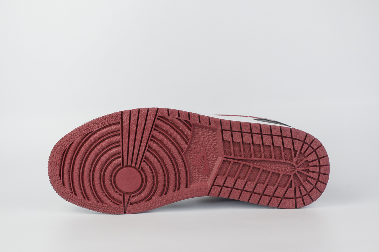 Кроссовки Nike Air Jordan 1 Bred Toe Кроссовки Nike Air Jordan 1 Bred Toe