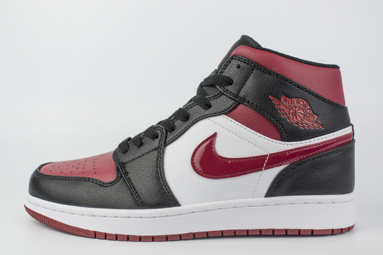 Кроссовки Nike Air Jordan 1 Bred Toe Кроссовки Nike Air Jordan 1 Bred Toe