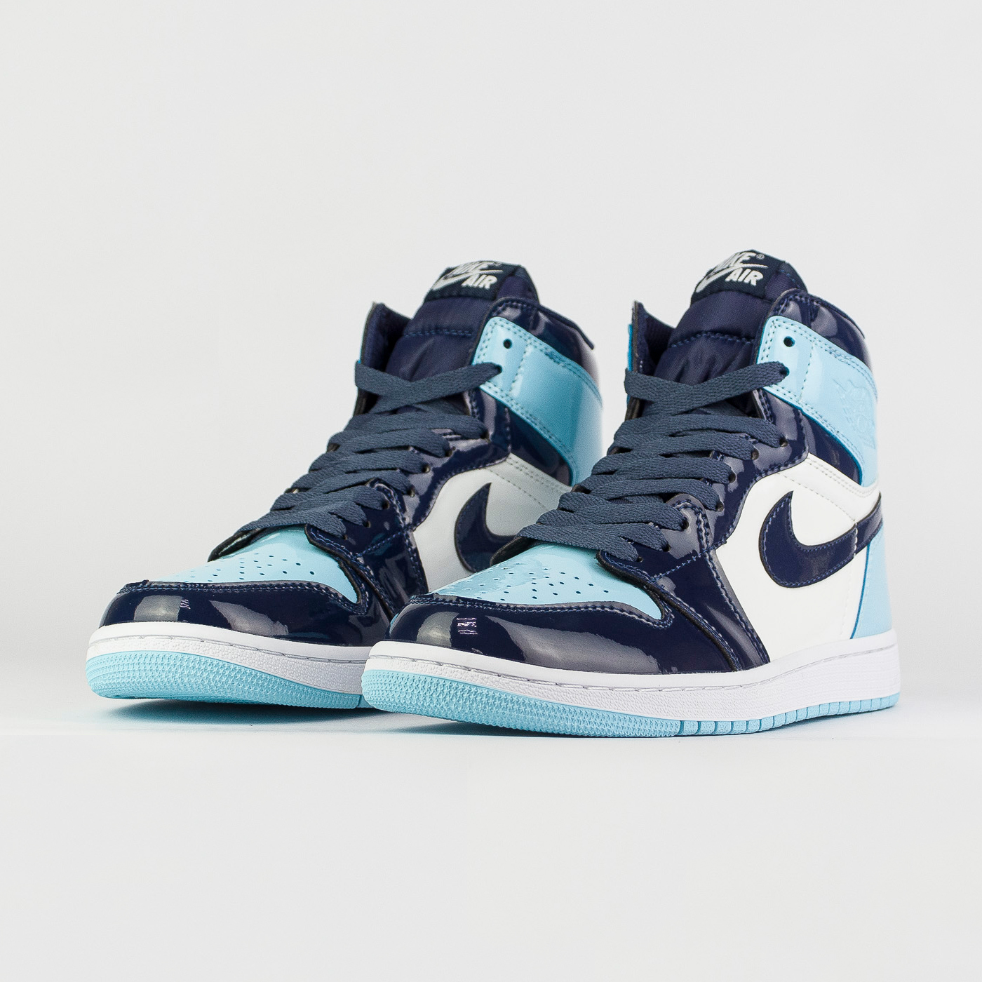 Кроссовки Nike Air Jordan 1 Wmns UNC Patent Кроссовки Nike Air Jordan 1 Wmns UNC Patent