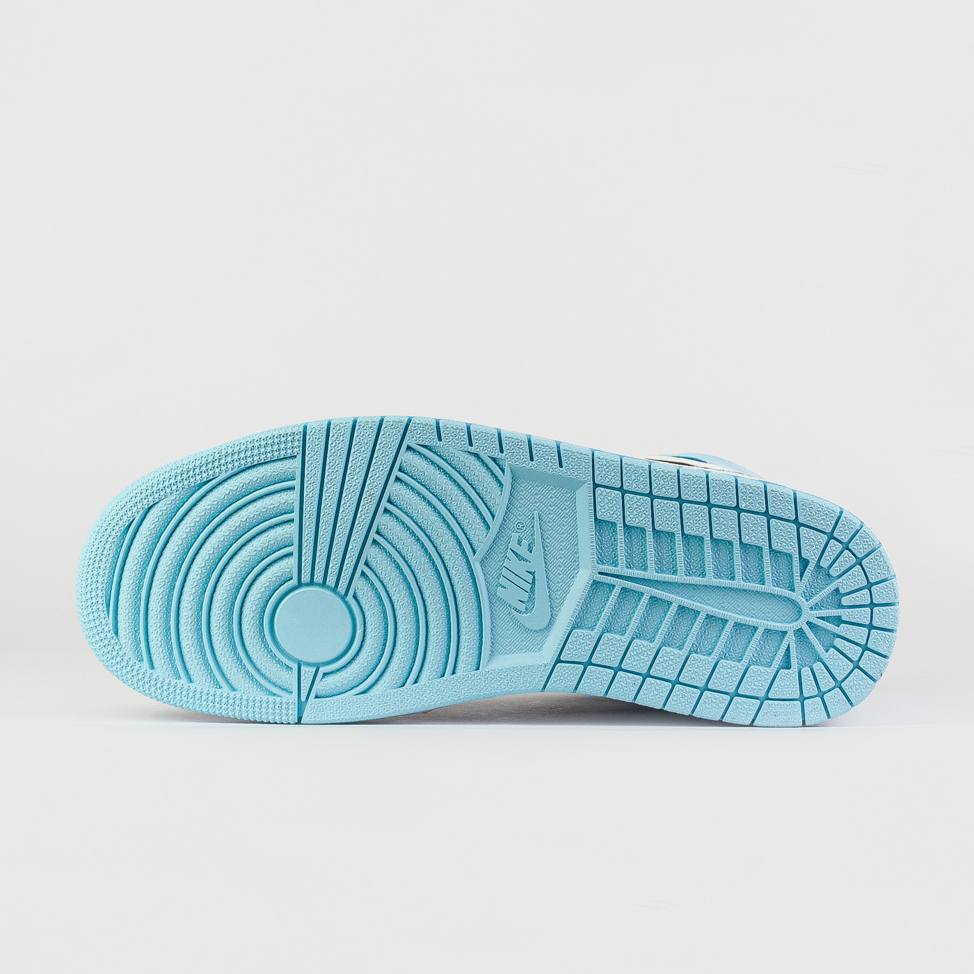 Кроссовки Nike Air Jordan 1 Wmns UNC Patent Кроссовки Nike Air Jordan 1 Wmns UNC Patent