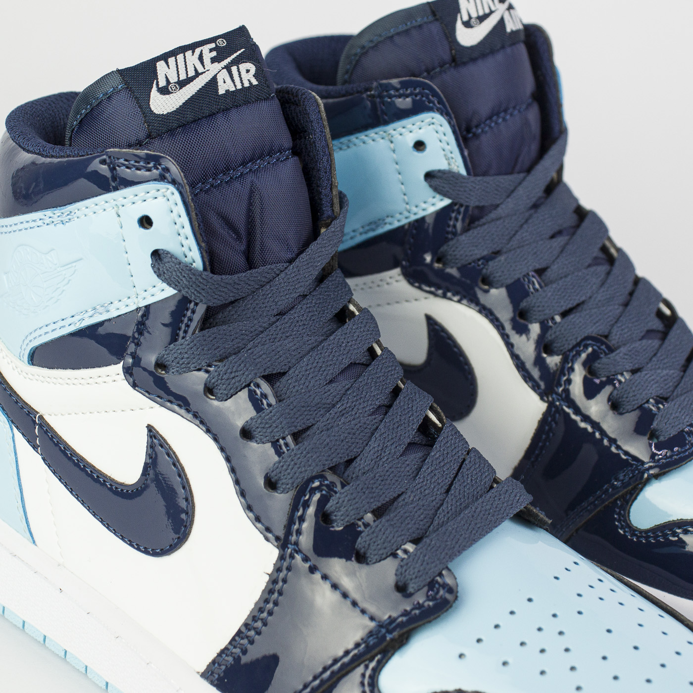 Кроссовки Nike Air Jordan 1 Wmns UNC Patent Кроссовки Nike Air Jordan 1 Wmns UNC Patent