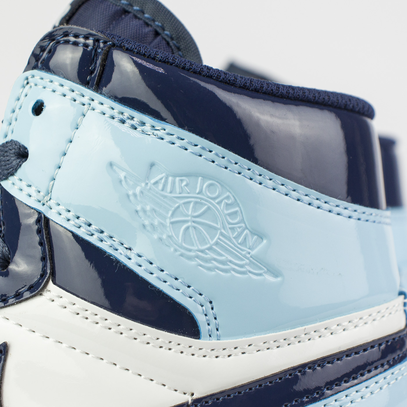 Кроссовки Nike Air Jordan 1 Wmns UNC Patent Кроссовки Nike Air Jordan 1 Wmns UNC Patent
