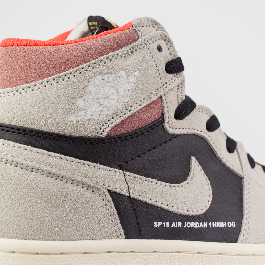 Кроссовки Nike Air Jordan 1 Neutral Grey/Hyper Crimson Кроссовки Nike Air Jordan 1 Neutral Grey/Hyper Crimson