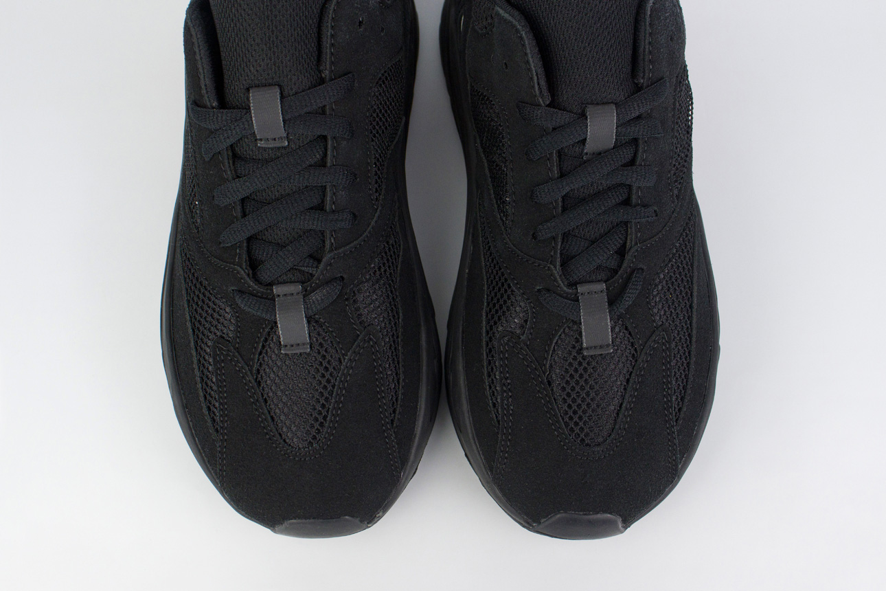 Кроссовки Adidas Yeezy Boost 700 Wmns All Black Кроссовки Adidas Yeezy Boost 700 Wmns All Black