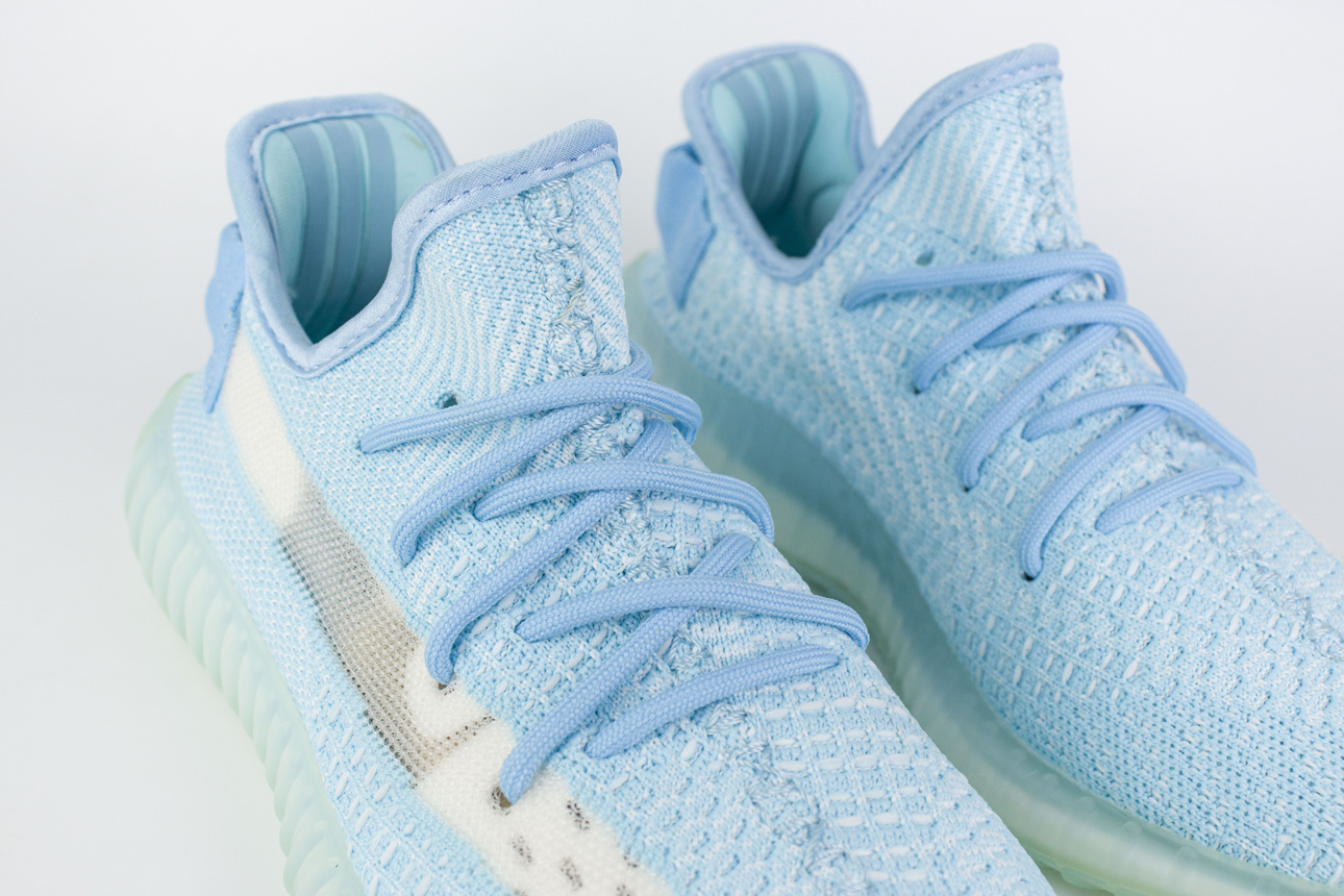 Кроссовки Adidas Yeezy 350 boost V2 Wmns Ice Blue 2 Кроссовки Adidas Yeezy 350 boost V2 Wmns Ice Blue 2