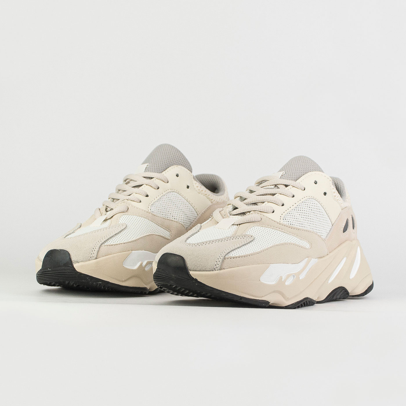Кроссовки Adidas Yeezy Boost 700 v2 Analog new Кроссовки Adidas Yeezy Boost 700 v2 Analog new