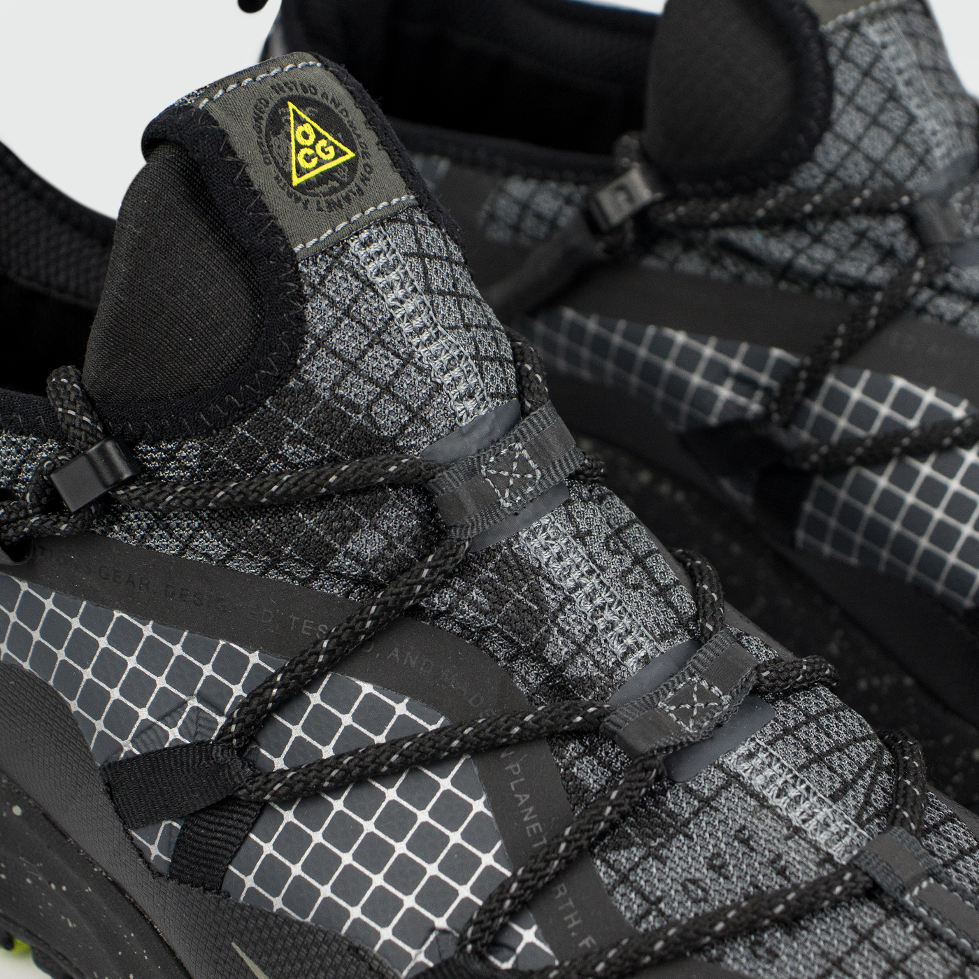 Кроссовки Nike ACG Mountain Fly Low Gtx Black / Volt