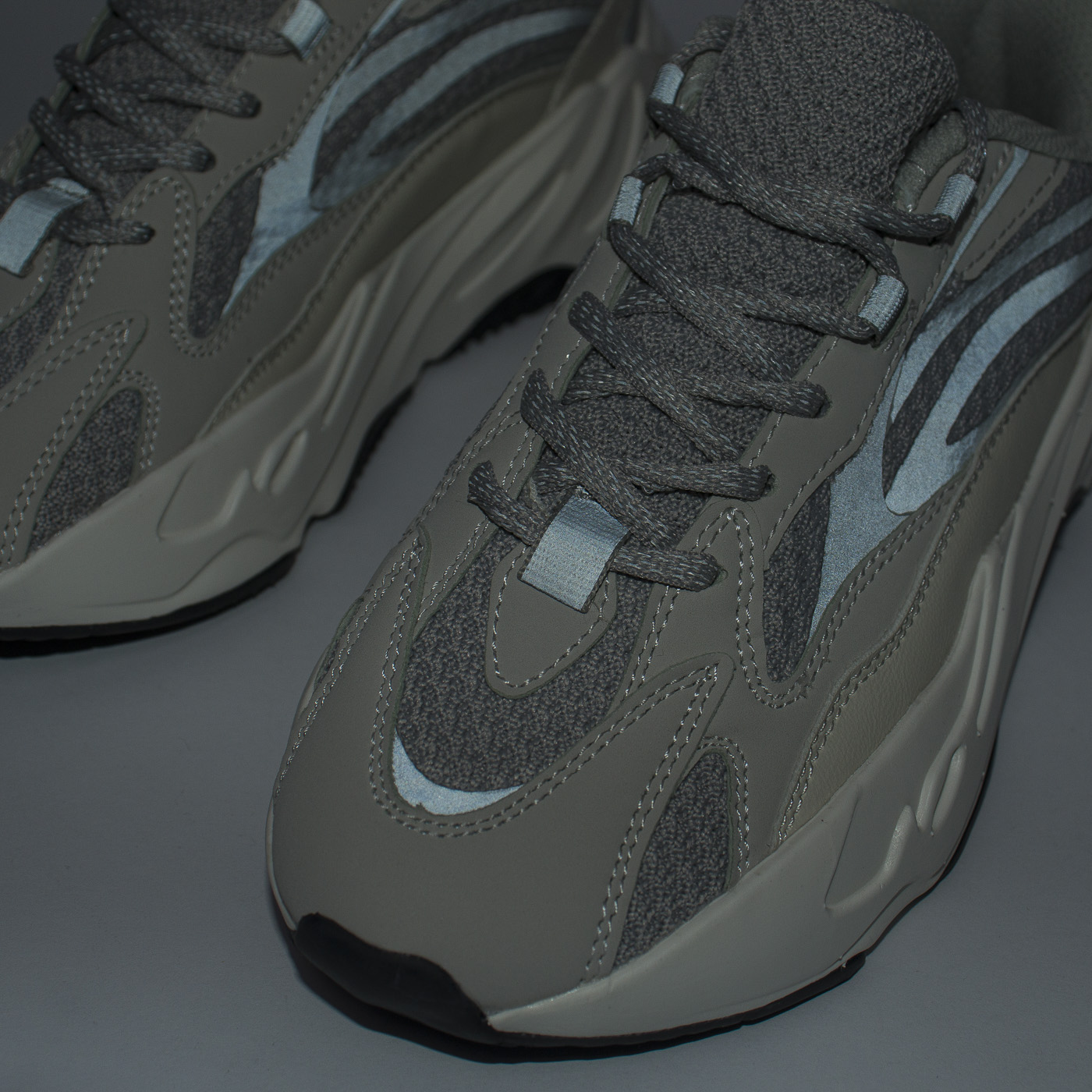 Кроссовки Adidas Yeezy Boost 700 v2 Static Кроссовки Adidas Yeezy Boost 700 v2 Static