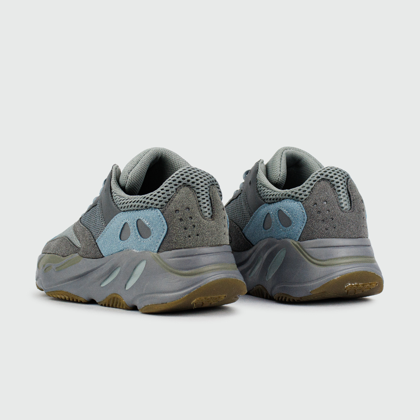 Кроссовки Adidas Yeezy Boost 700 v2 Teal Blue Кроссовки Adidas Yeezy Boost 700 v2 Teal Blue