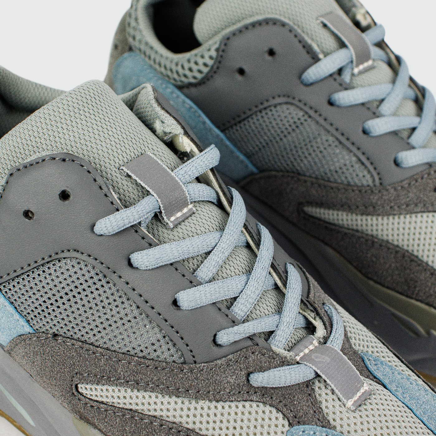 Кроссовки Adidas Yeezy Boost 700 v2 Teal Blue Кроссовки Adidas Yeezy Boost 700 v2 Teal Blue