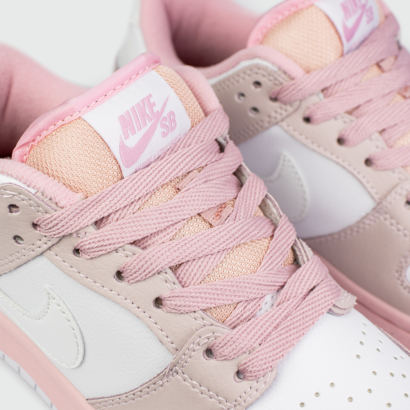Кроссовки Nike SB Dunk Low Wmns Pink / White