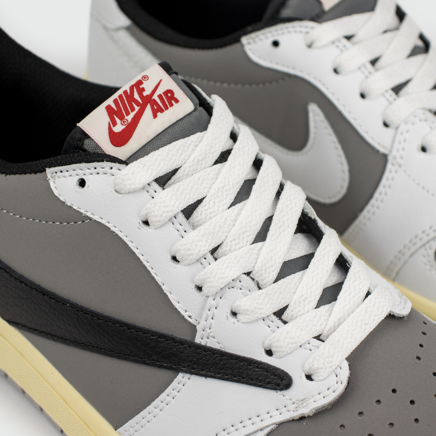 Кроссовки Nike Air Jordan 1 Low x TS Grey / Black Sw. Кроссовки Nike Air Jordan 1 Low x TS Grey / Black Sw.