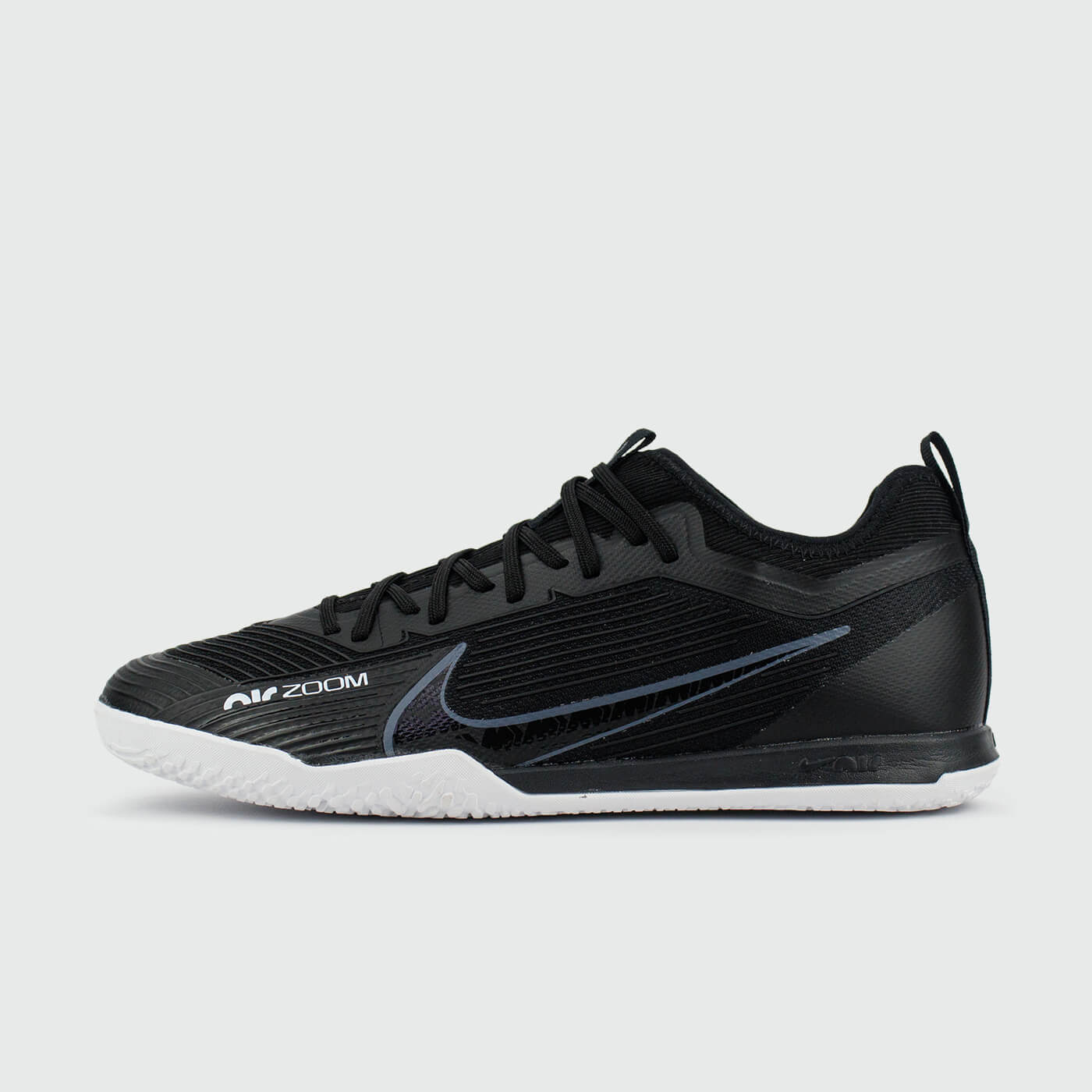 Бампы Nike Air Zoom Mercurial Vapor XV Pro IC Black / White Бампы Nike Air Zoom Mercurial Vapor XV Pro IC Black / White