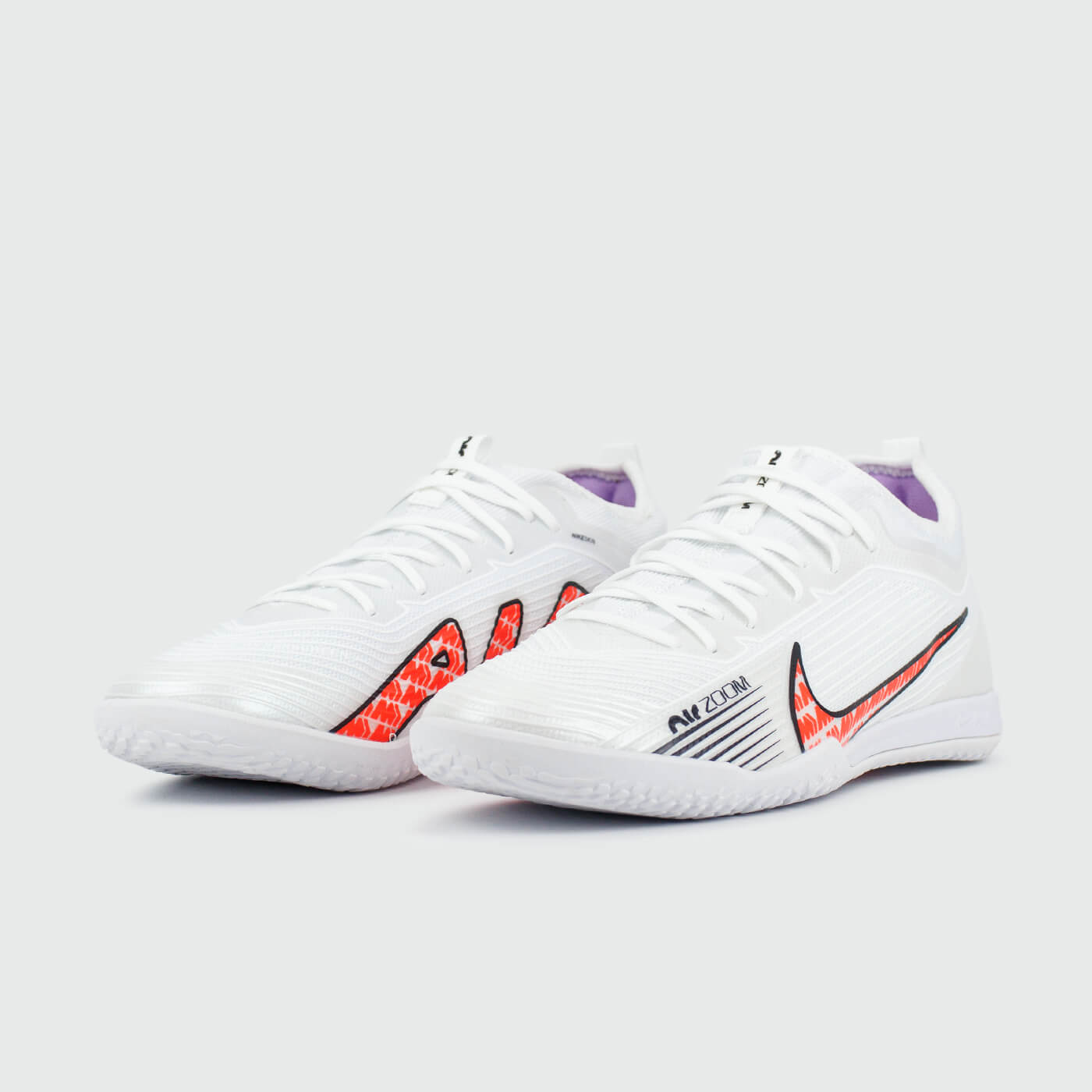 Бампы Nike Air Zoom Mercurial Vapor XV Pro IC White Бампы Nike Air Zoom Mercurial Vapor XV Pro IC White