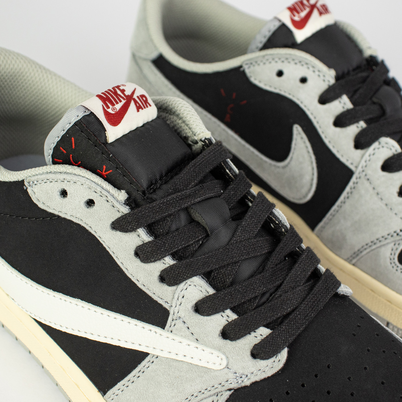 Кроссовки Air Jordan 1 Low x Travis Scott Light Grey Кроссовки Air Jordan 1 Low x Travis Scott Light Grey