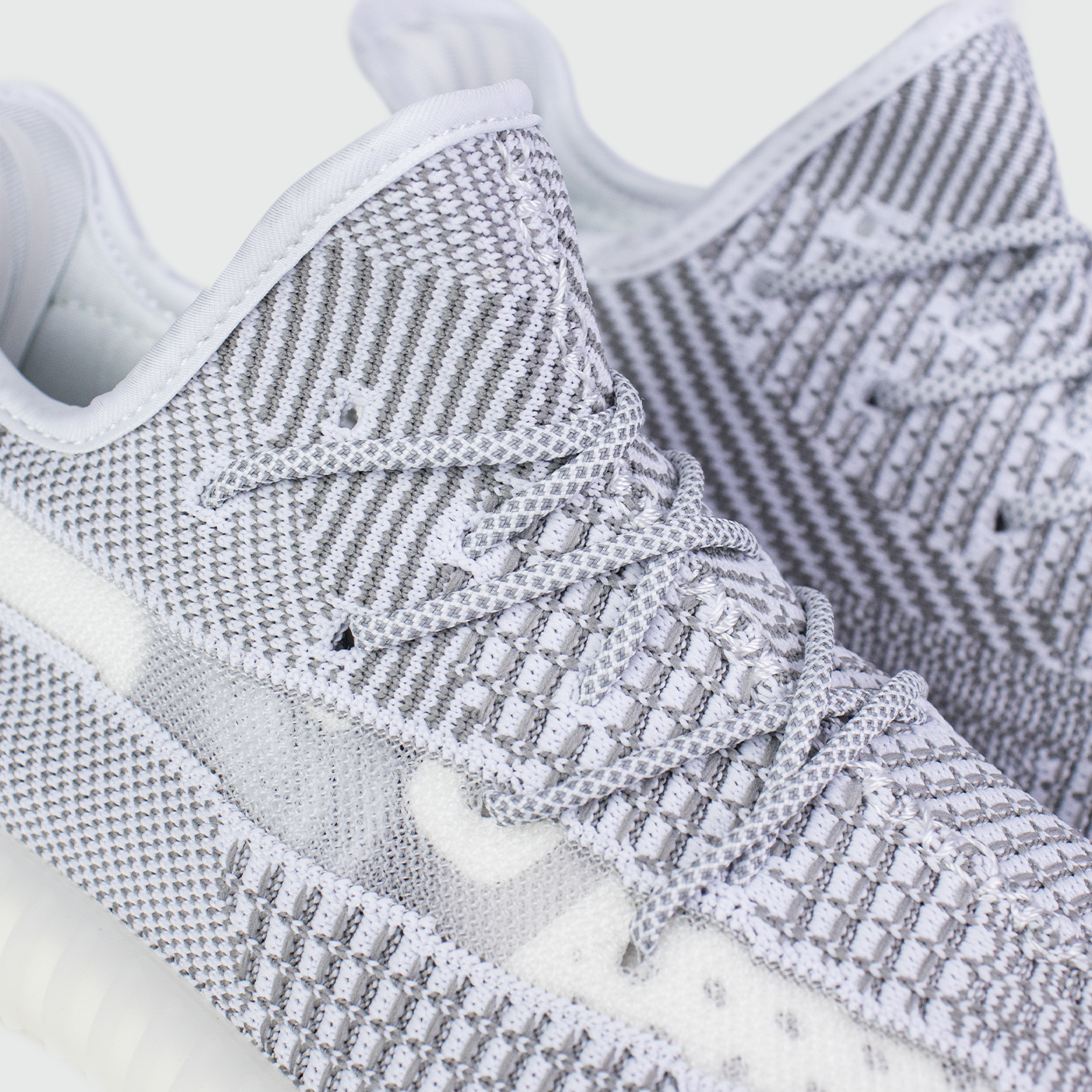 Кроссовки Adidas Yeezy 350 boost v2 Static new Кроссовки Adidas Yeezy 350 boost v2 Static new