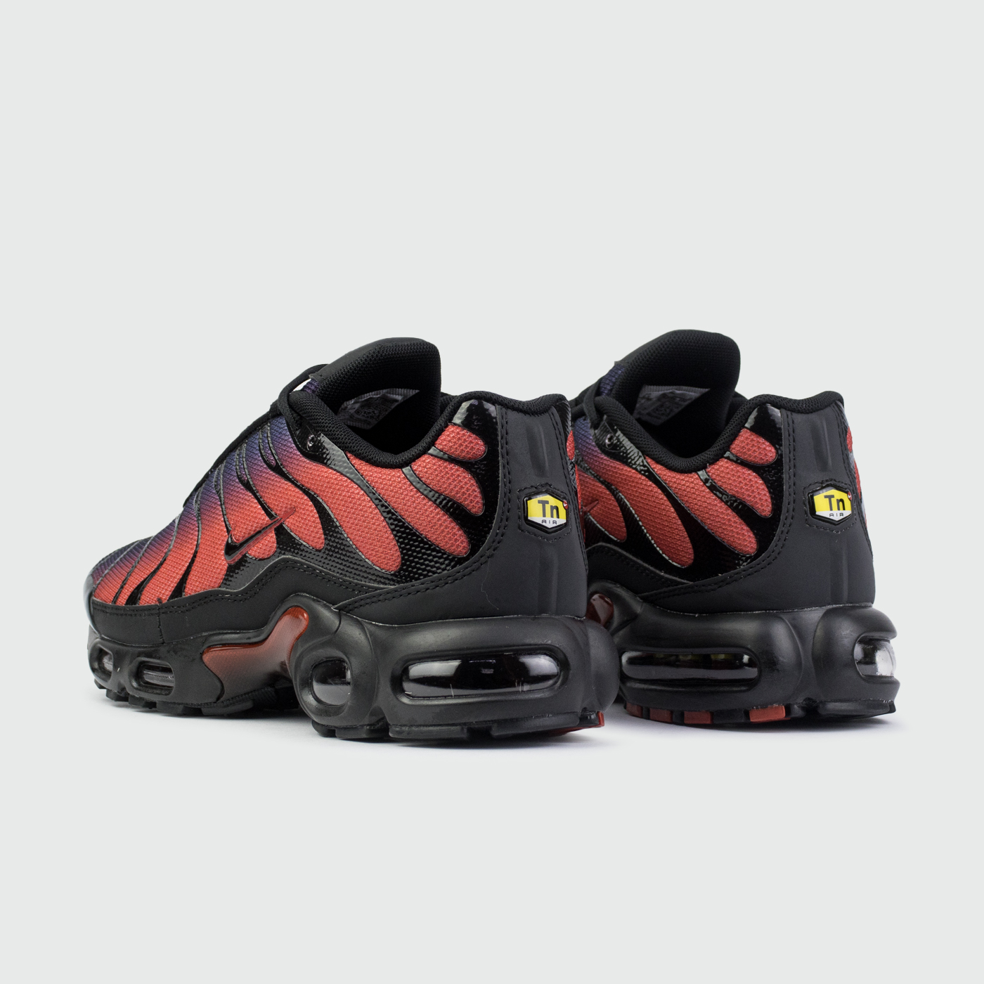 Кроссовки Nike Air Max Plus Tn Red Black Gradient Кроссовки Nike Air Max Plus Tn Red Black Gradient