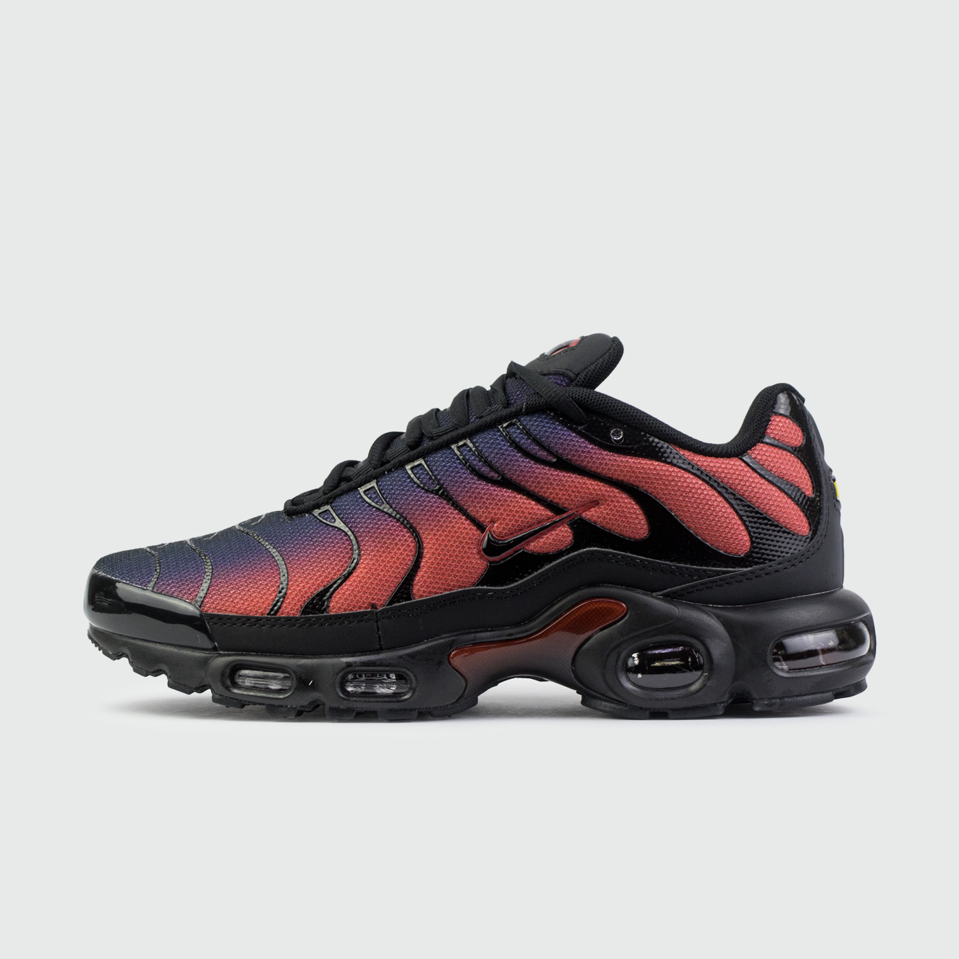 Кроссовки Nike Air Max Plus Tn Red Black Gradient Кроссовки Nike Air Max Plus Tn Red Black Gradient