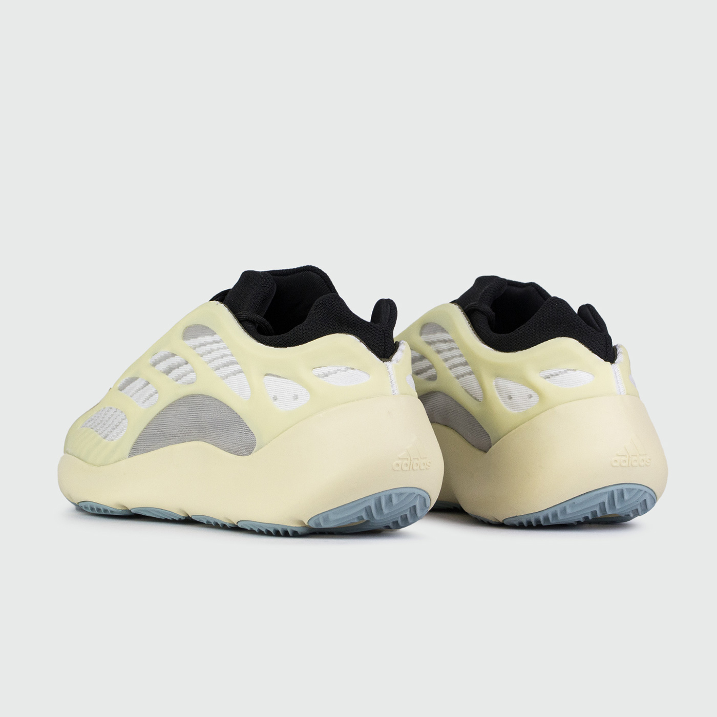 Кроссовки Adidas Yeezy Boost 700 v3 Wmns Azael