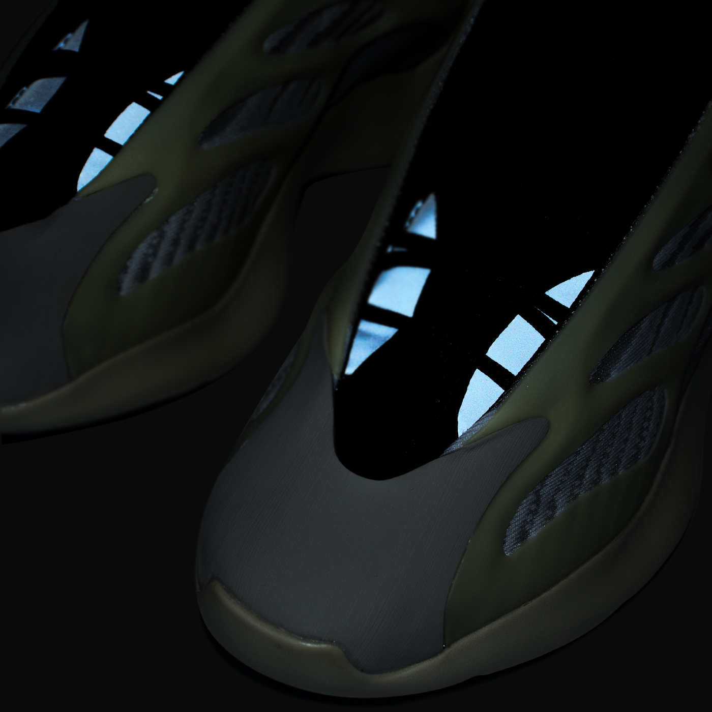 Кроссовки Adidas Yeezy Boost 700 v3 Wmns Azael