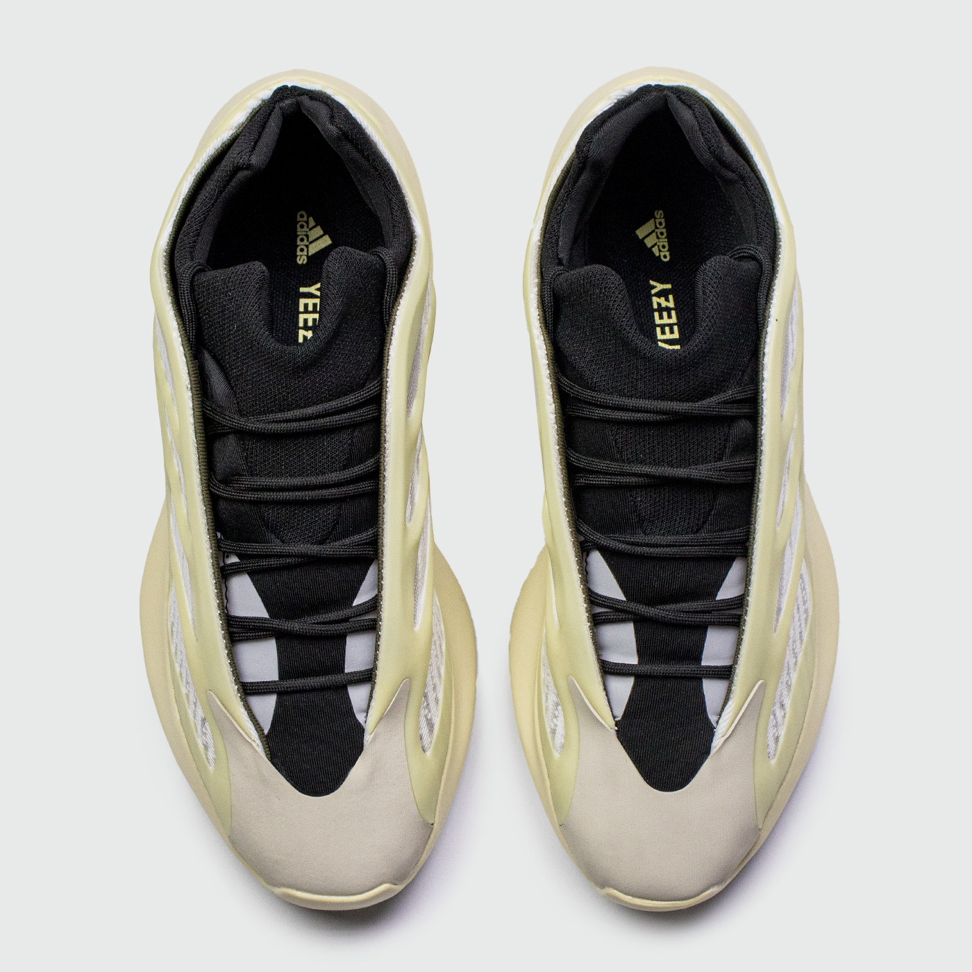 Кроссовки Adidas Yeezy Boost 700 v3 Wmns Azael