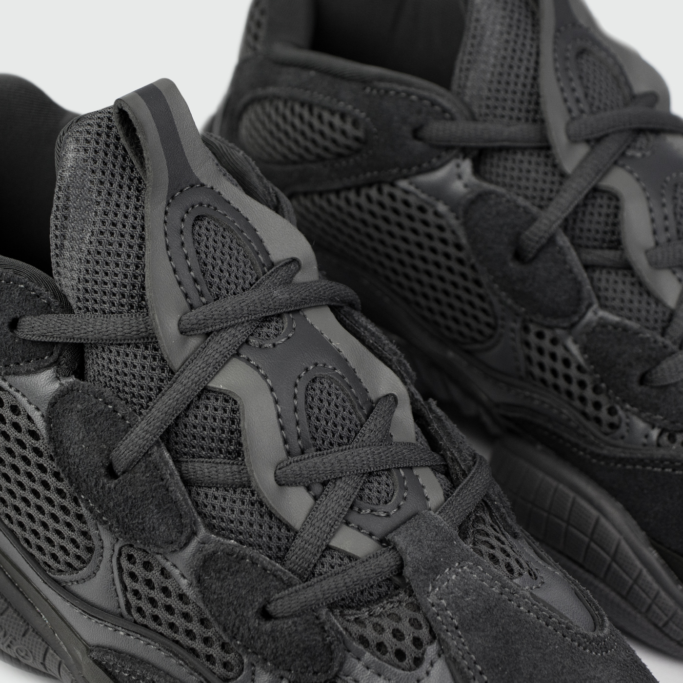 Кроссовки Adidas Yeezy Boost 500 Wmns Triple Black Кроссовки Adidas Yeezy Boost 500 Wmns Triple Black