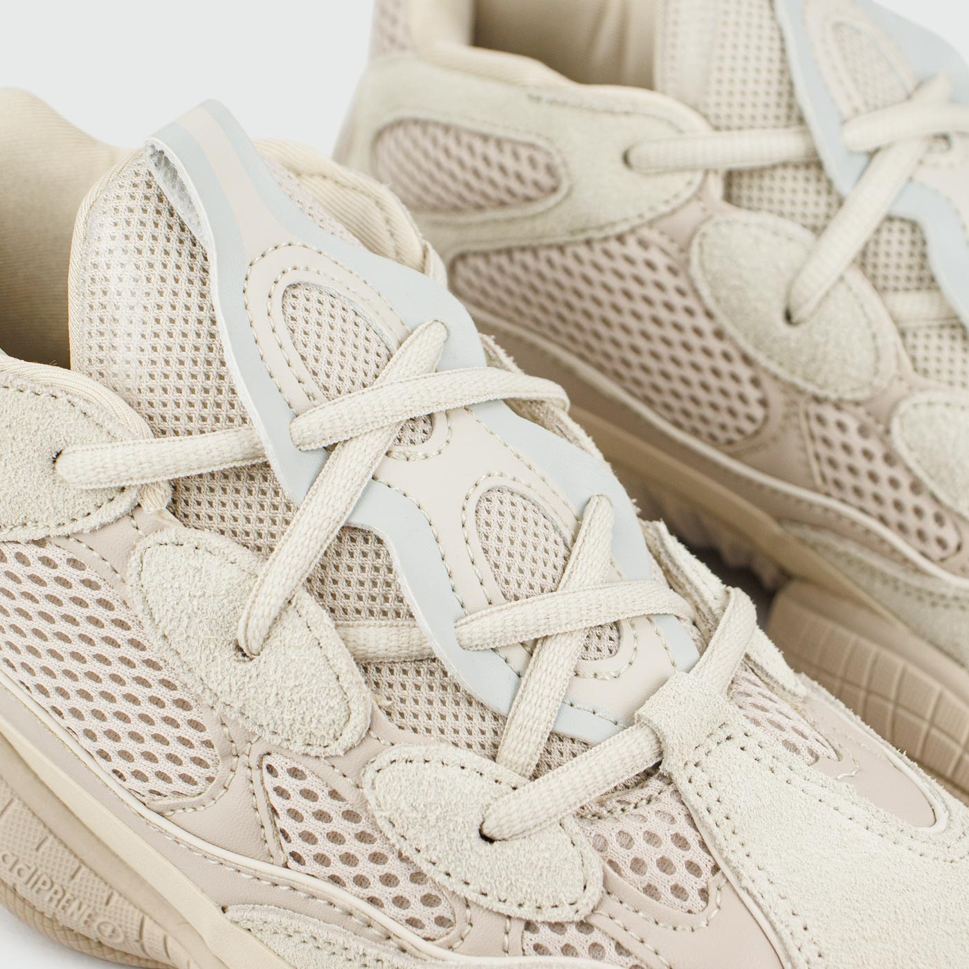 Кроссовки Adidas Yeezy Boost 500 Wmns Light Grey Кроссовки Adidas Yeezy Boost 500 Wmns Light Grey
