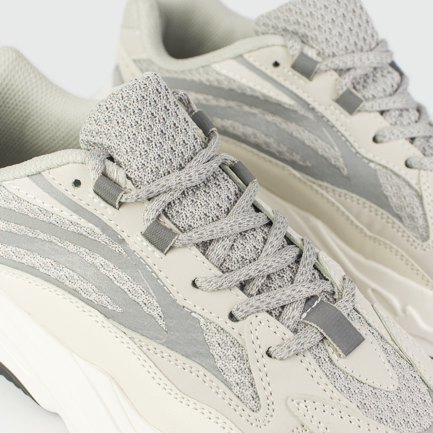 Кроссовки Adidas Yeezy Boost 700 v2 Wmns Static Кроссовки Adidas Yeezy Boost 700 v2 Wmns Static