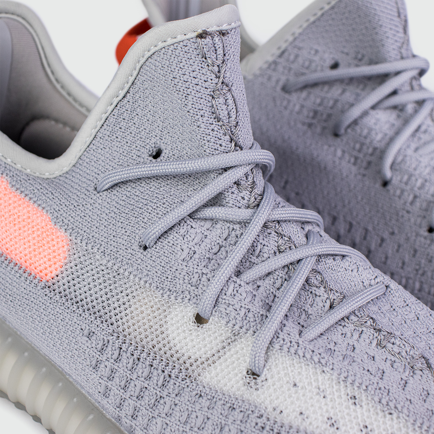 Кроссовки Adidas Yeezy 350 boost v2 Wmns Tail Light Кроссовки Adidas Yeezy 350 boost v2 Wmns Tail Light
