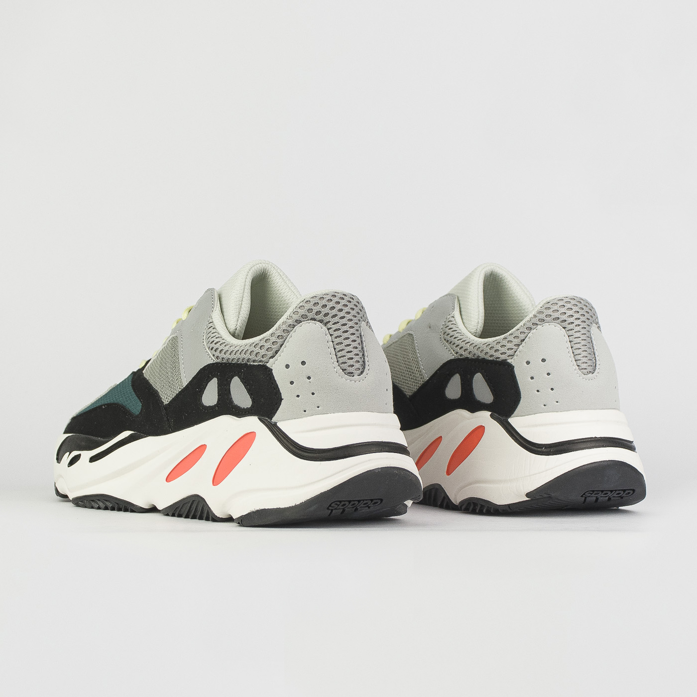 Кроссовки Adidas Yeezy Boost 700 Wave Runner new Wmns Кроссовки Adidas Yeezy Boost 700 Wave Runner new Wmns