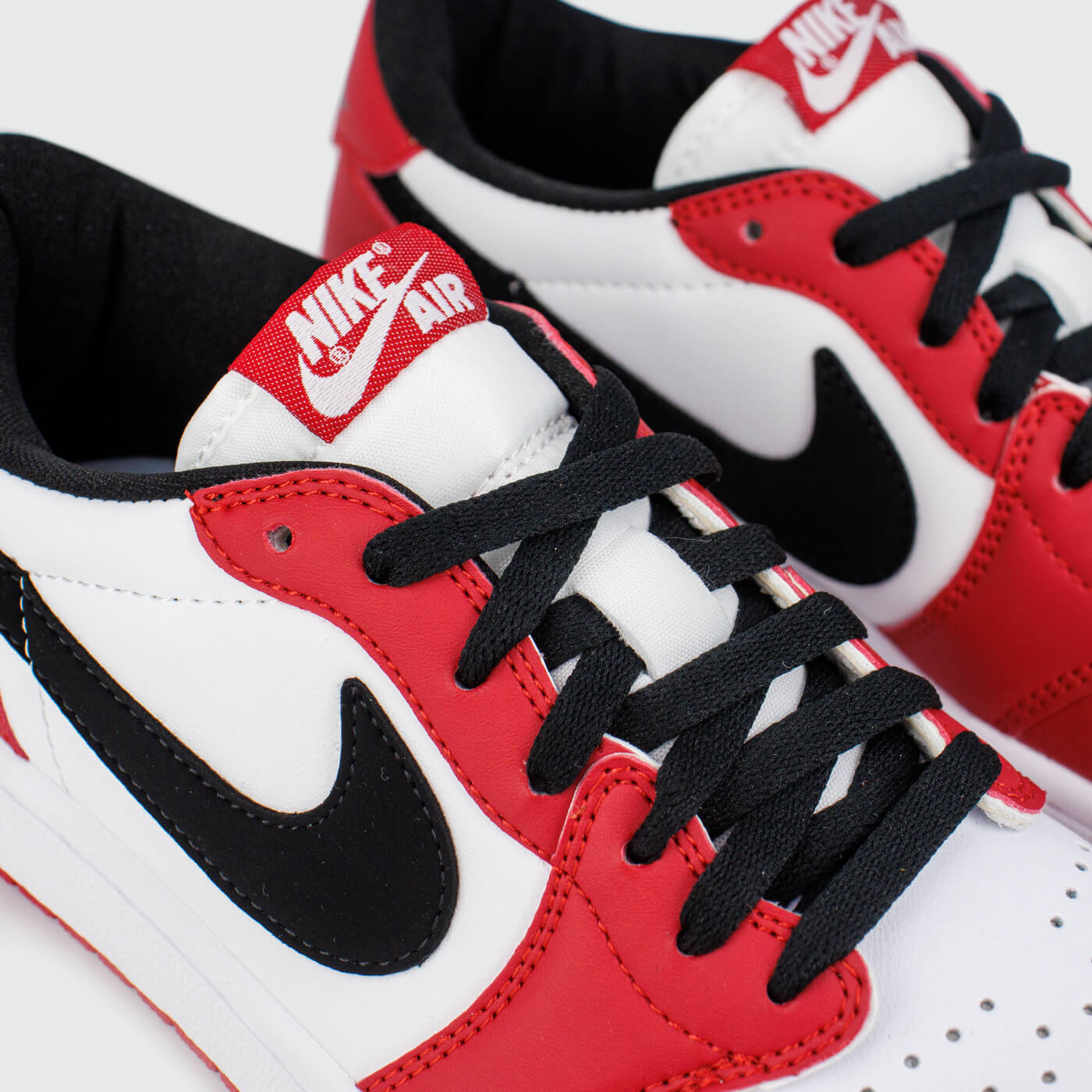Кроссовки Nike Air Jordan 1 Low Chicago Кроссовки Nike Air Jordan 1 Low Chicago