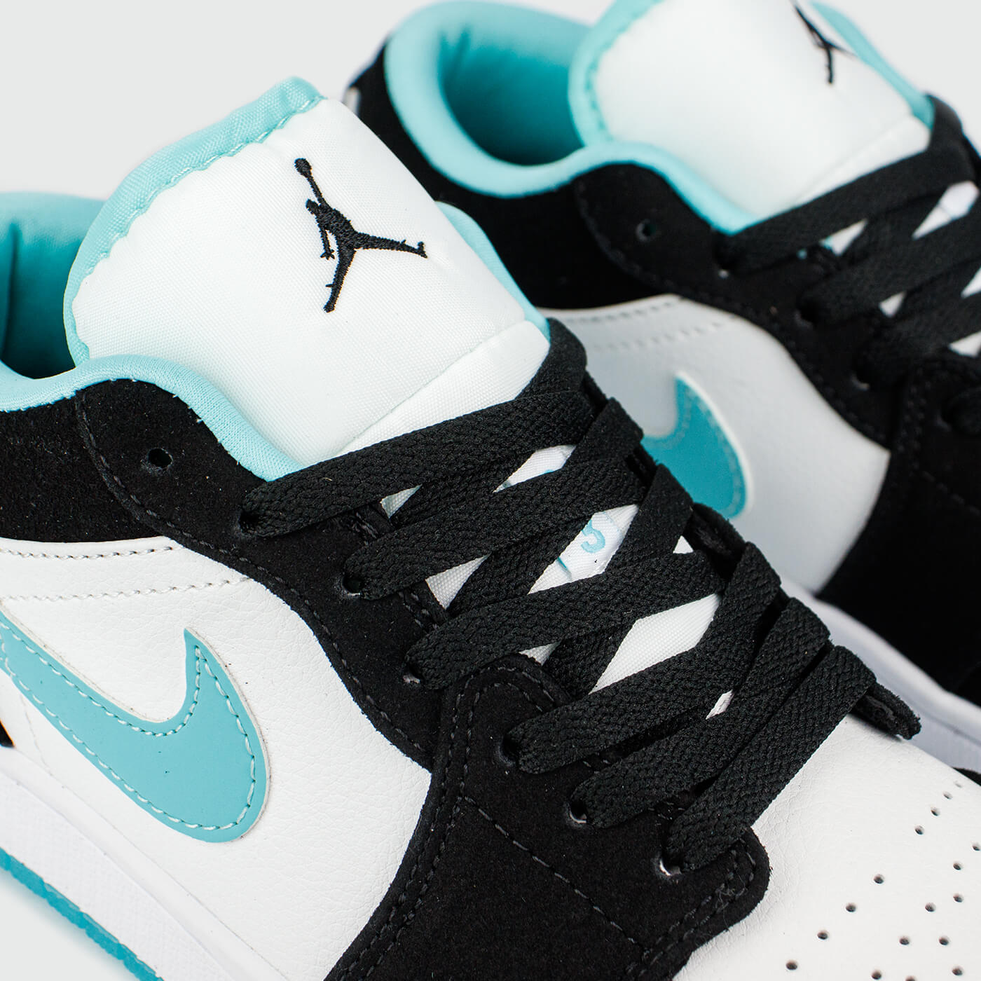Кроссовки Nike Air Jordan 1 Low White Black Mynt Sw. Wmns Кроссовки Nike Air Jordan 1 Low White Black Mynt Sw. Wmns