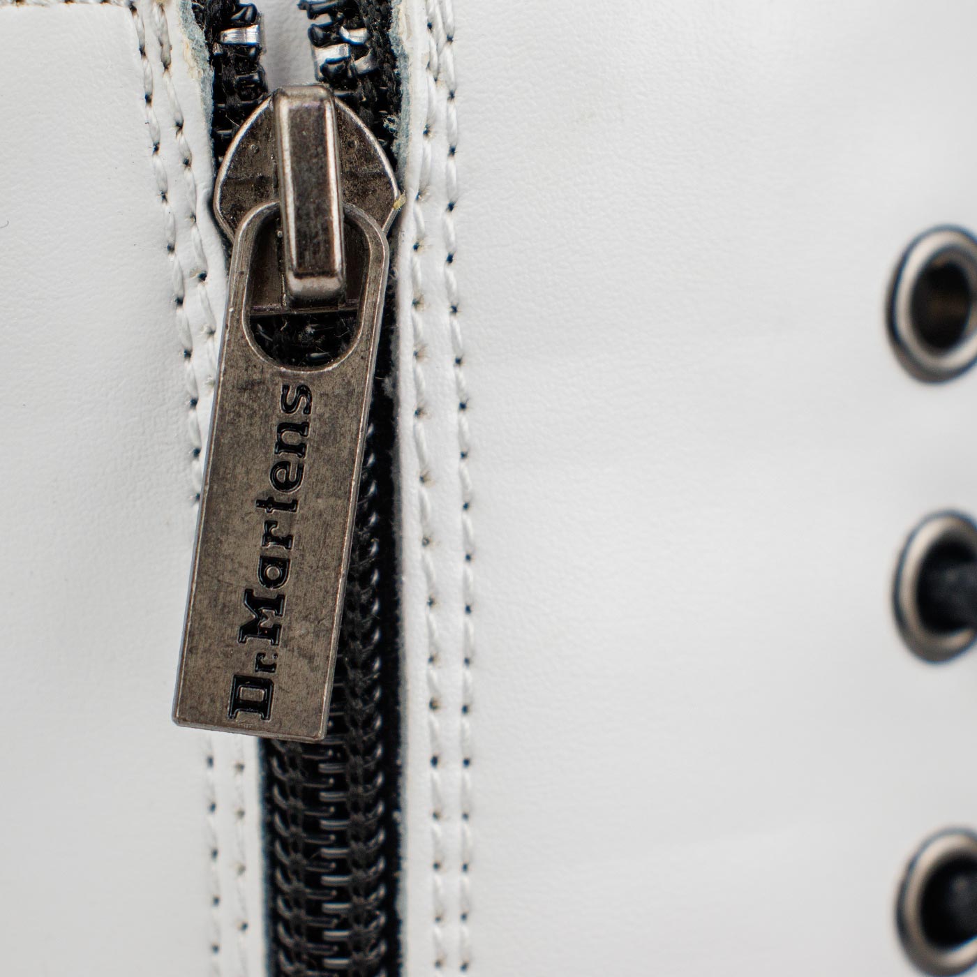 Ботинки Dr. Martens 1460 White Black Leather with Fur Ботинки Dr. Martens 1460 White Black Leather with Fur
