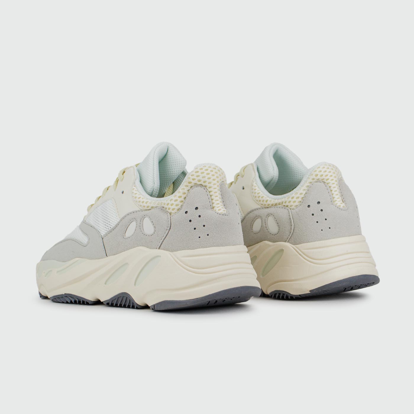 Кроссовки Adidas Yeezy Boost 700 v2 new Analog Кроссовки Adidas Yeezy Boost 700 v2 new Analog