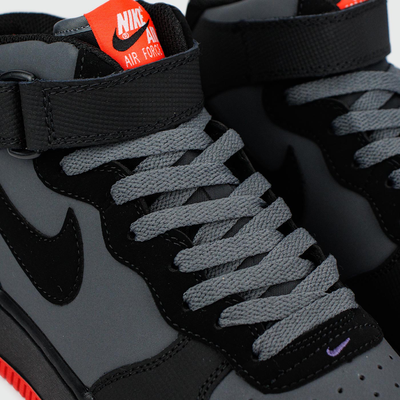 Кроссовки Nike Air Force 1 Grey / Red Ftwr. Кроссовки Nike Air Force 1 Grey / Red Ftwr.