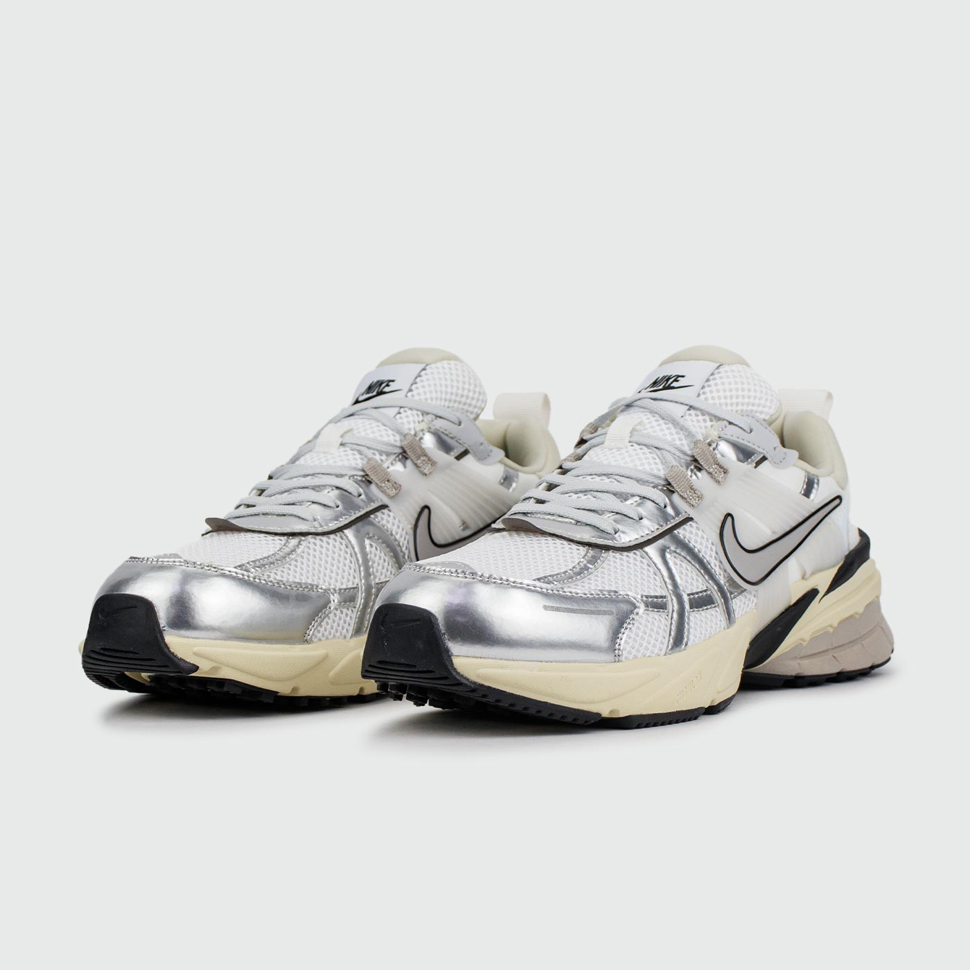 Кроссовки Nike V2K Run White Silver Beige Wmns Кроссовки Nike V2K Run White Silver Beige Wmns