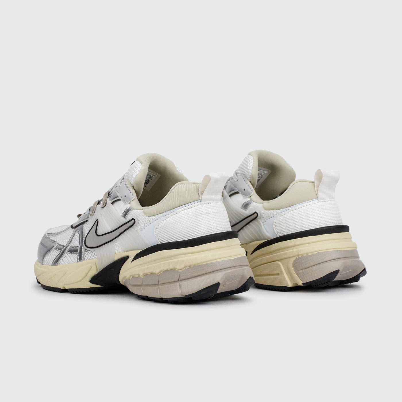 Кроссовки Nike V2K Run White Silver Beige Wmns Кроссовки Nike V2K Run White Silver Beige Wmns