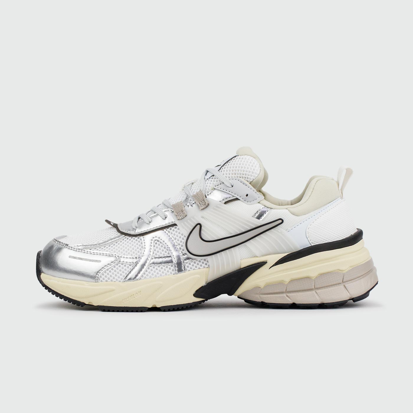 Кроссовки Nike V2K Run White Silver Beige Wmns Кроссовки Nike V2K Run White Silver Beige Wmns