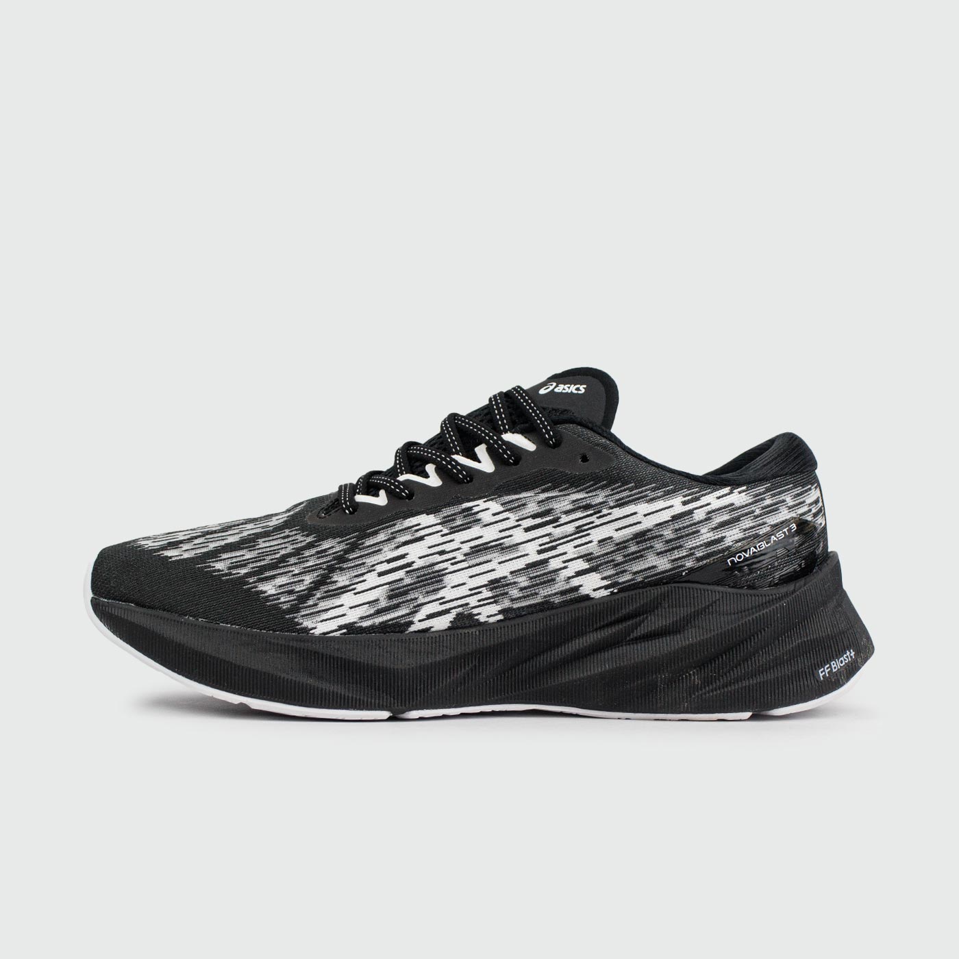 Кроссовки Asics Novoblast 3 TR Black Wh. Кроссовки Asics Novoblast 3 TR Black Wh.