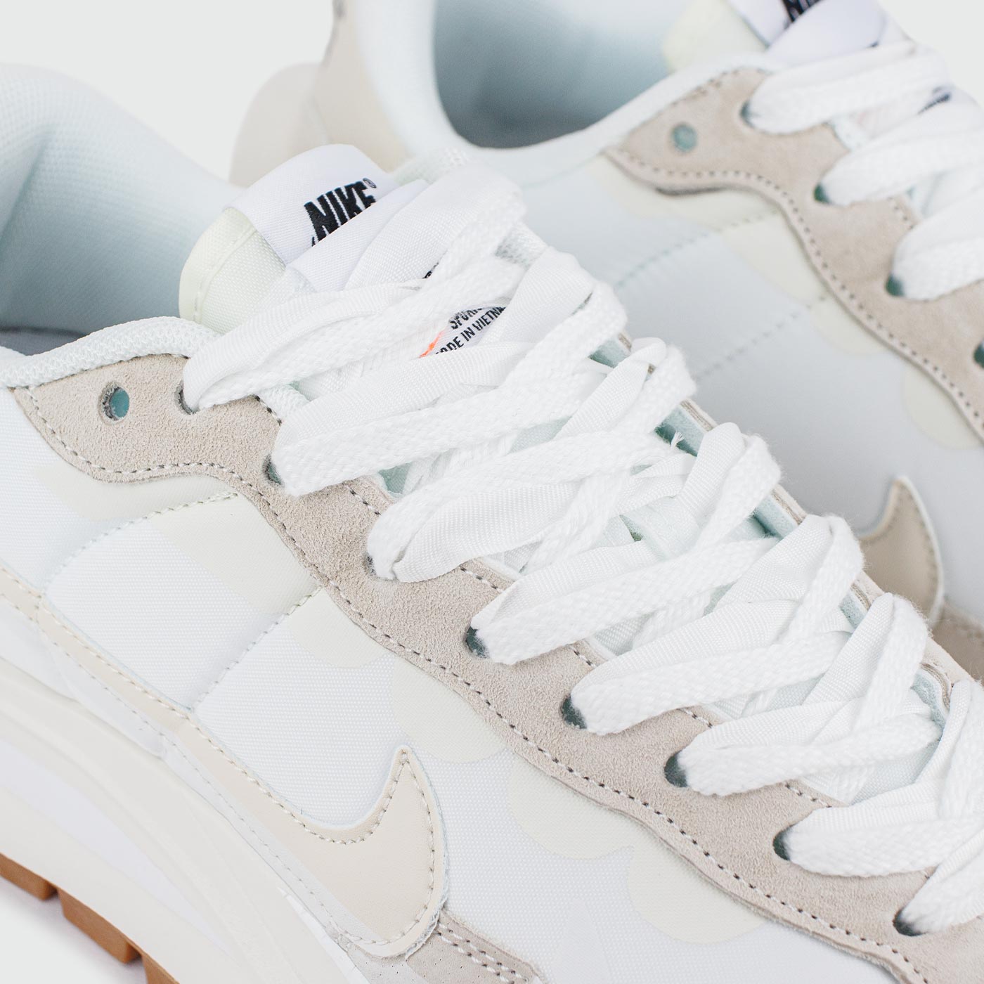 Кроссовки Nike Vapor Waffle x Sacai White / Gum Wmns Кроссовки Nike Vapor Waffle x Sacai White / Gum Wmns