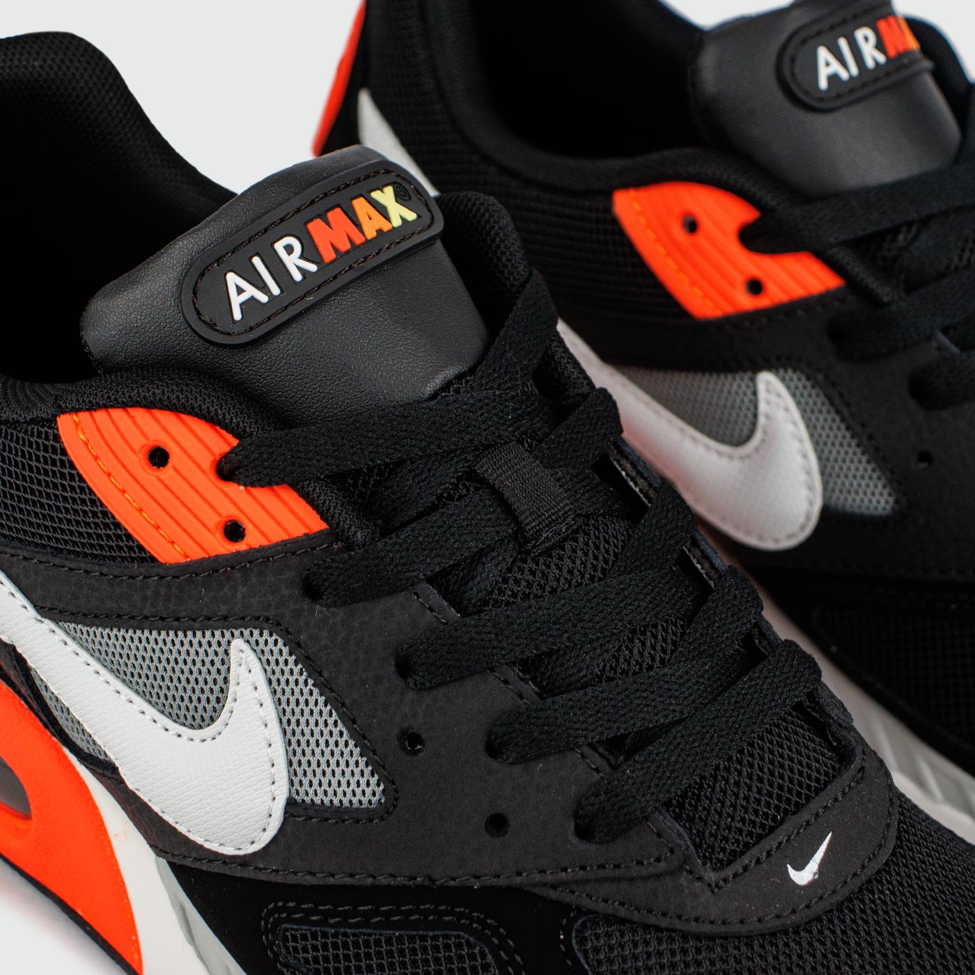 Кроссовки Nike Air Max IVO Black / Red Кроссовки Nike Air Max IVO Black / Red