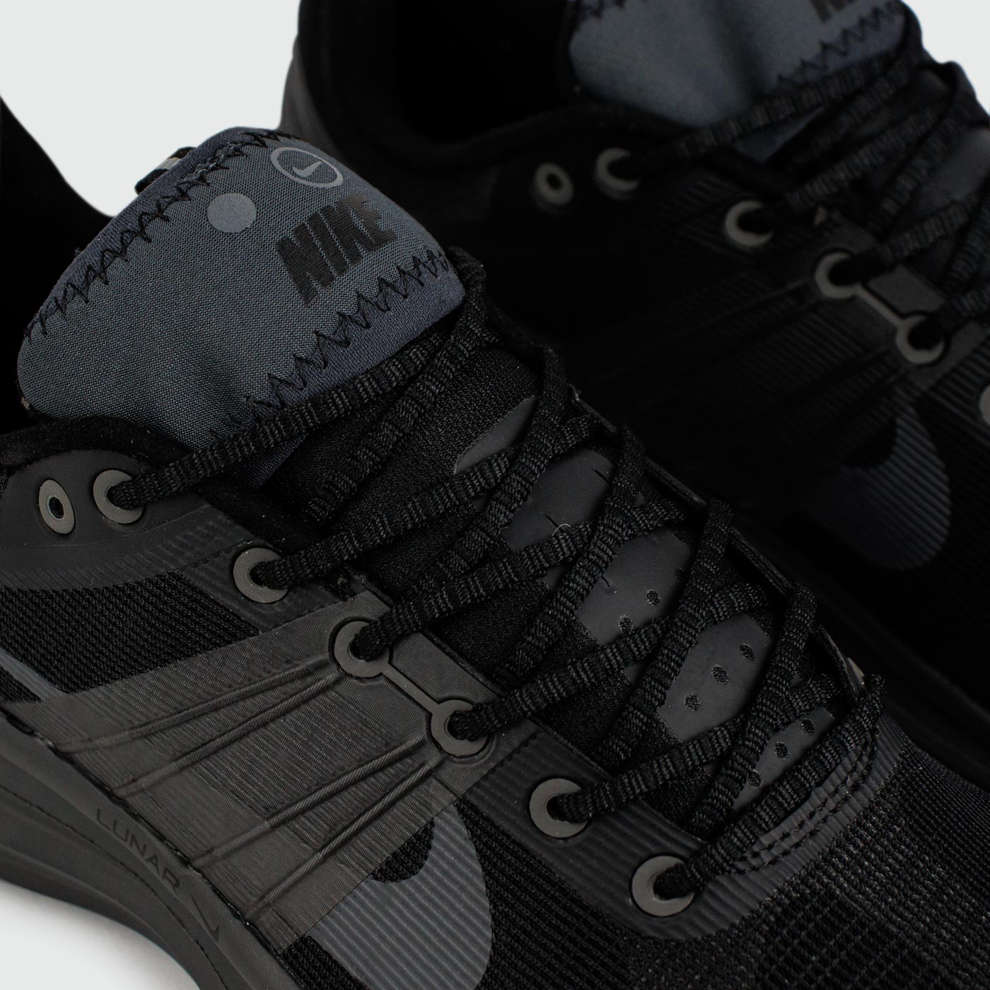 Кроссовки Nike Lunar Roam Triple Black Кроссовки Nike Lunar Roam Triple Black