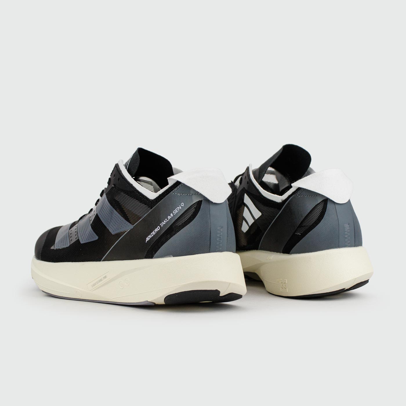 Кроссовки Adidas Adizero Takumi Sen 9 Black / White Кроссовки Adidas Adizero Takumi Sen 9 Black / White