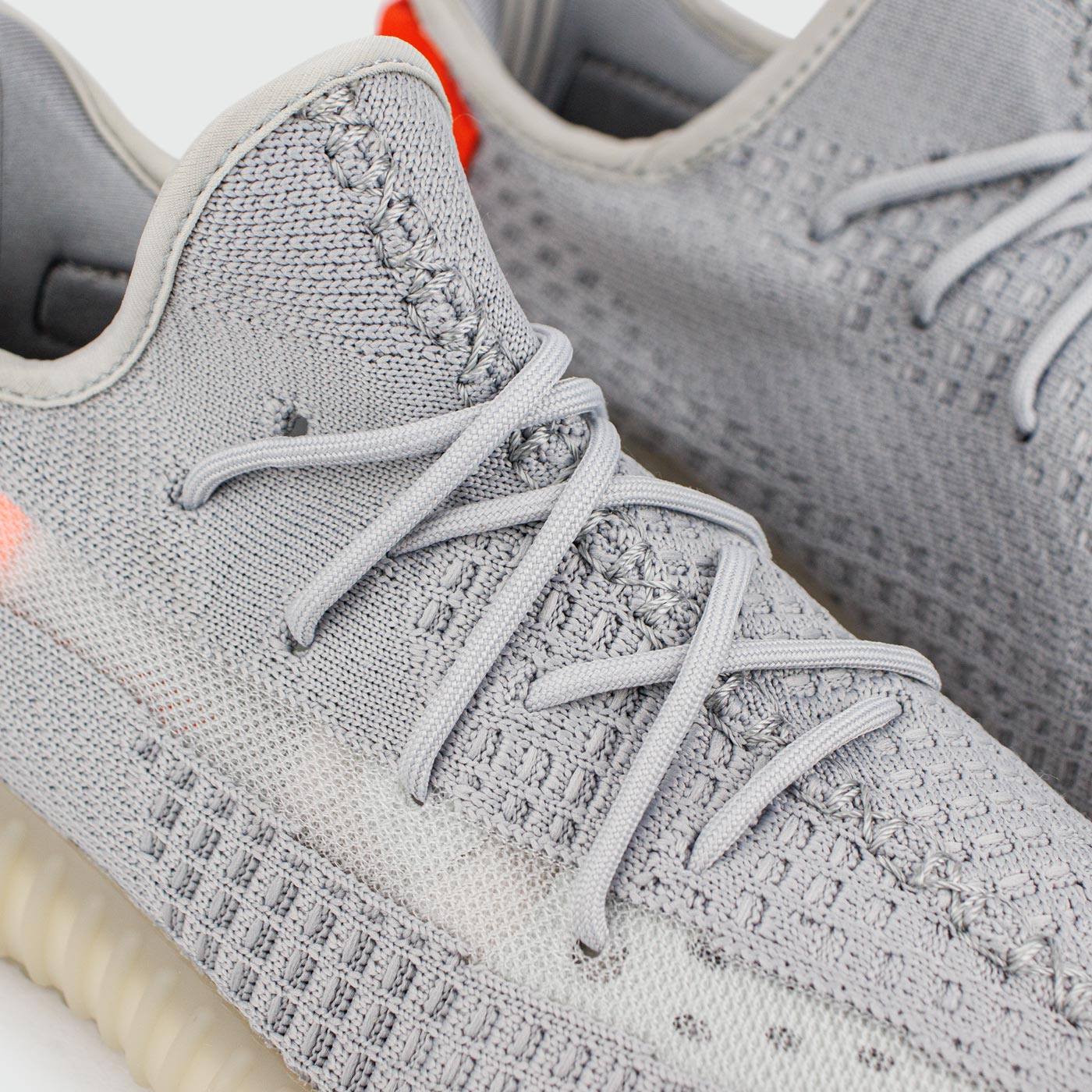 Кроссовки Adidas Yeezy 350 boost v2 Tail Light Кроссовки Adidas Yeezy 350 boost v2 Tail Light