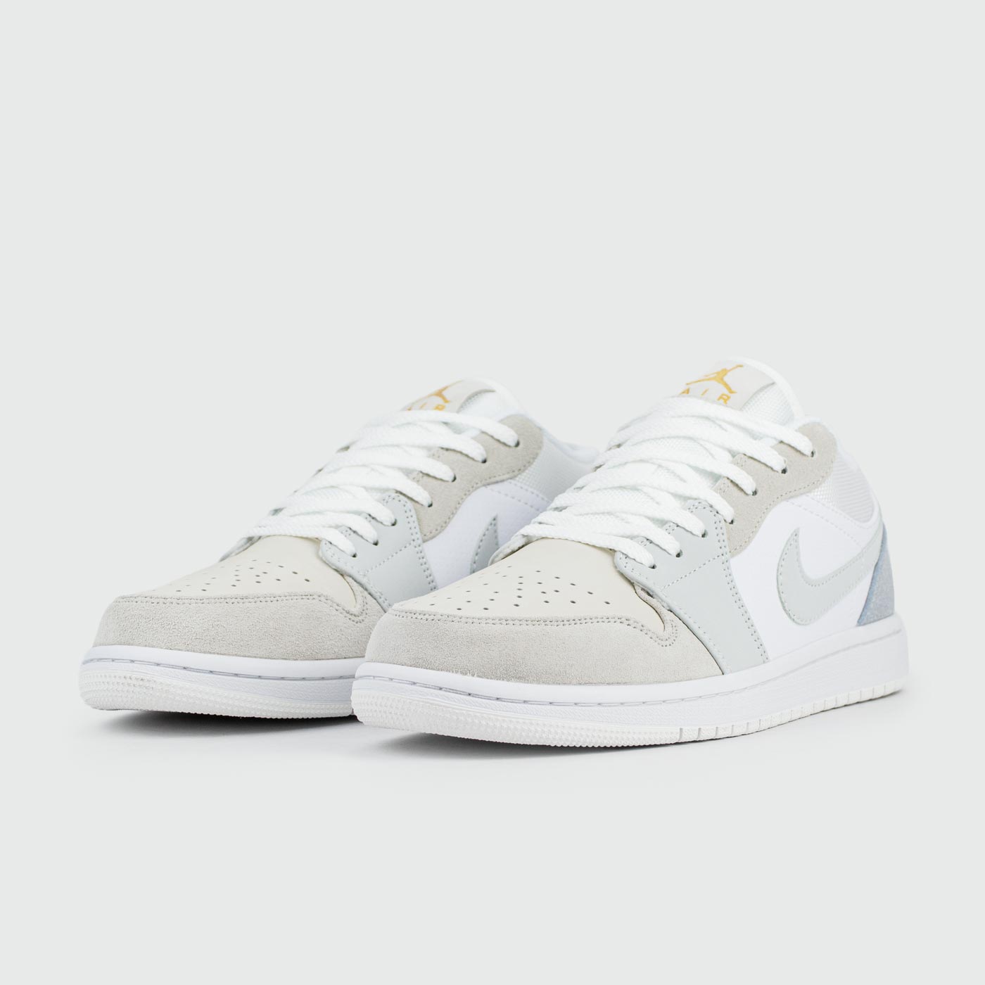 Кроссовки Nike Air Jordan 1 Low Paris Suede Wmns Кроссовки Nike Air Jordan 1 Low Paris Suede Wmns