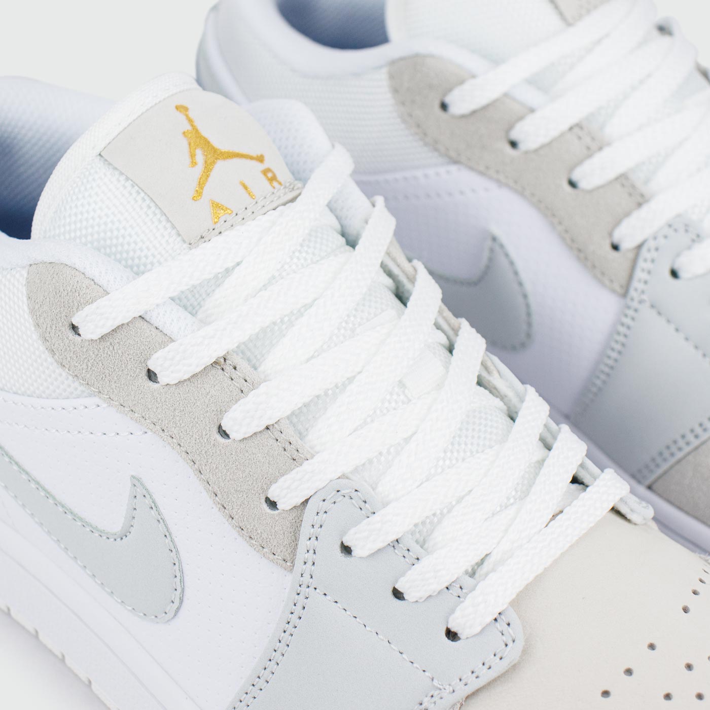 Кроссовки Nike Air Jordan 1 Low Paris Suede Wmns Кроссовки Nike Air Jordan 1 Low Paris Suede Wmns