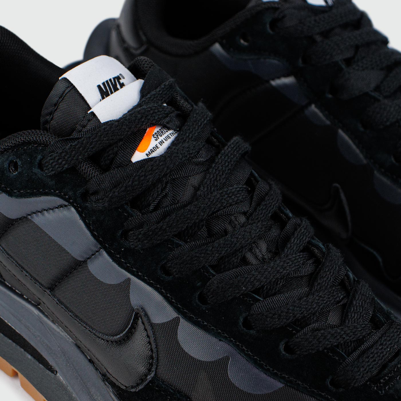 Кроссовки Nike Vapor Waffle x Sacai Black / Gum Ftwr. Wmns Кроссовки Nike Vapor Waffle x Sacai Black / Gum Ftwr. Wmns