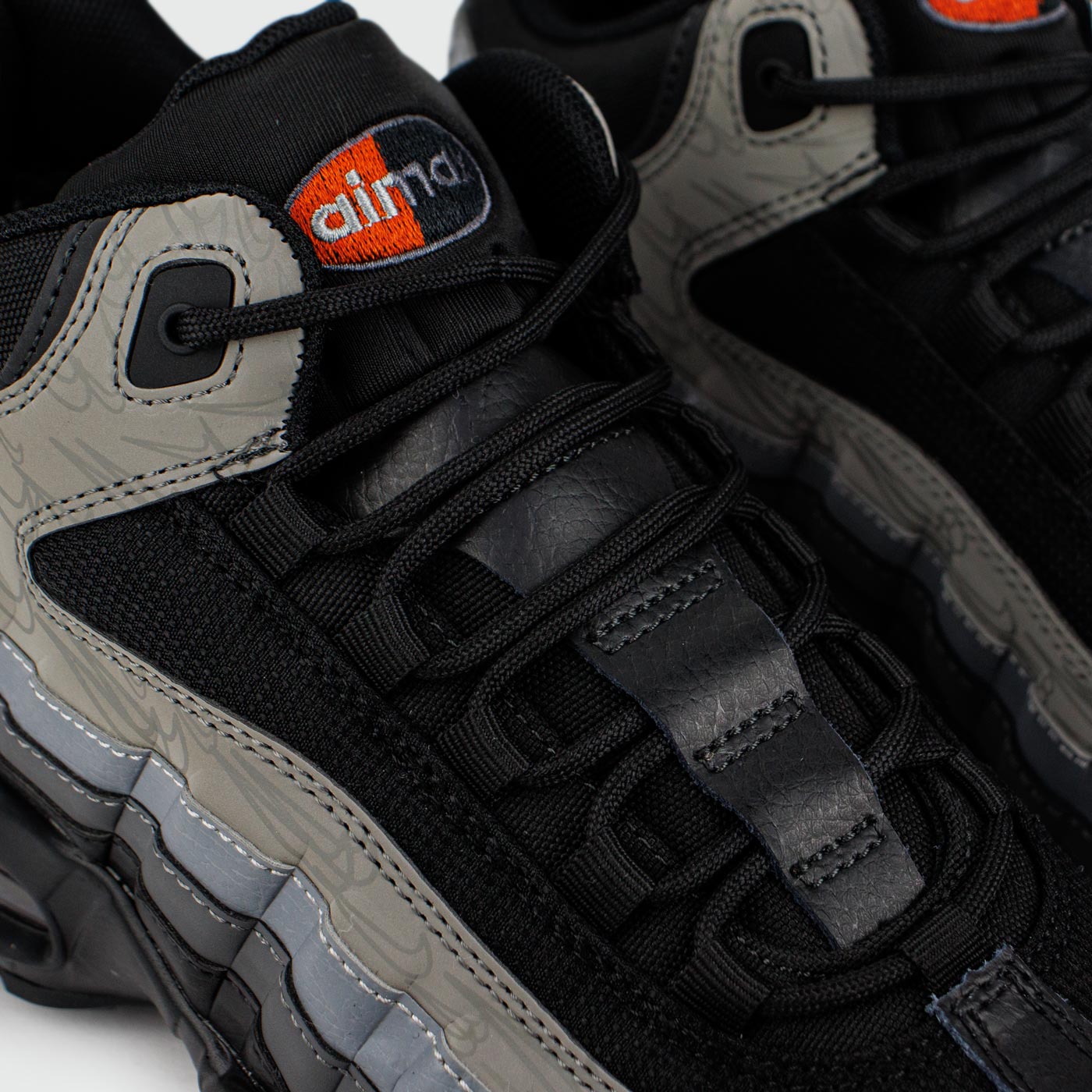 Кроссовки Nike Air Max 95 Grey Black / Red with Fur Кроссовки Nike Air Max 95 Grey Black / Red with Fur